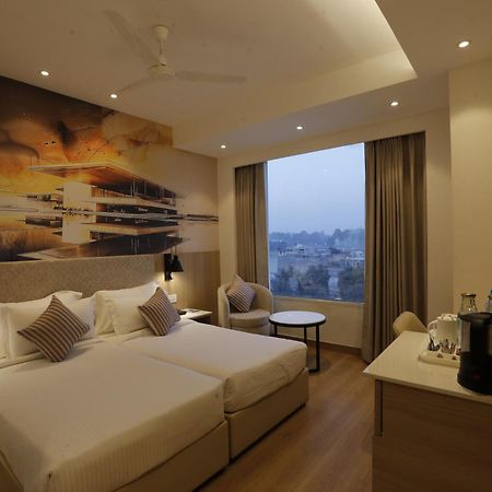 Tulip Inn Zirakpur Exterior photo