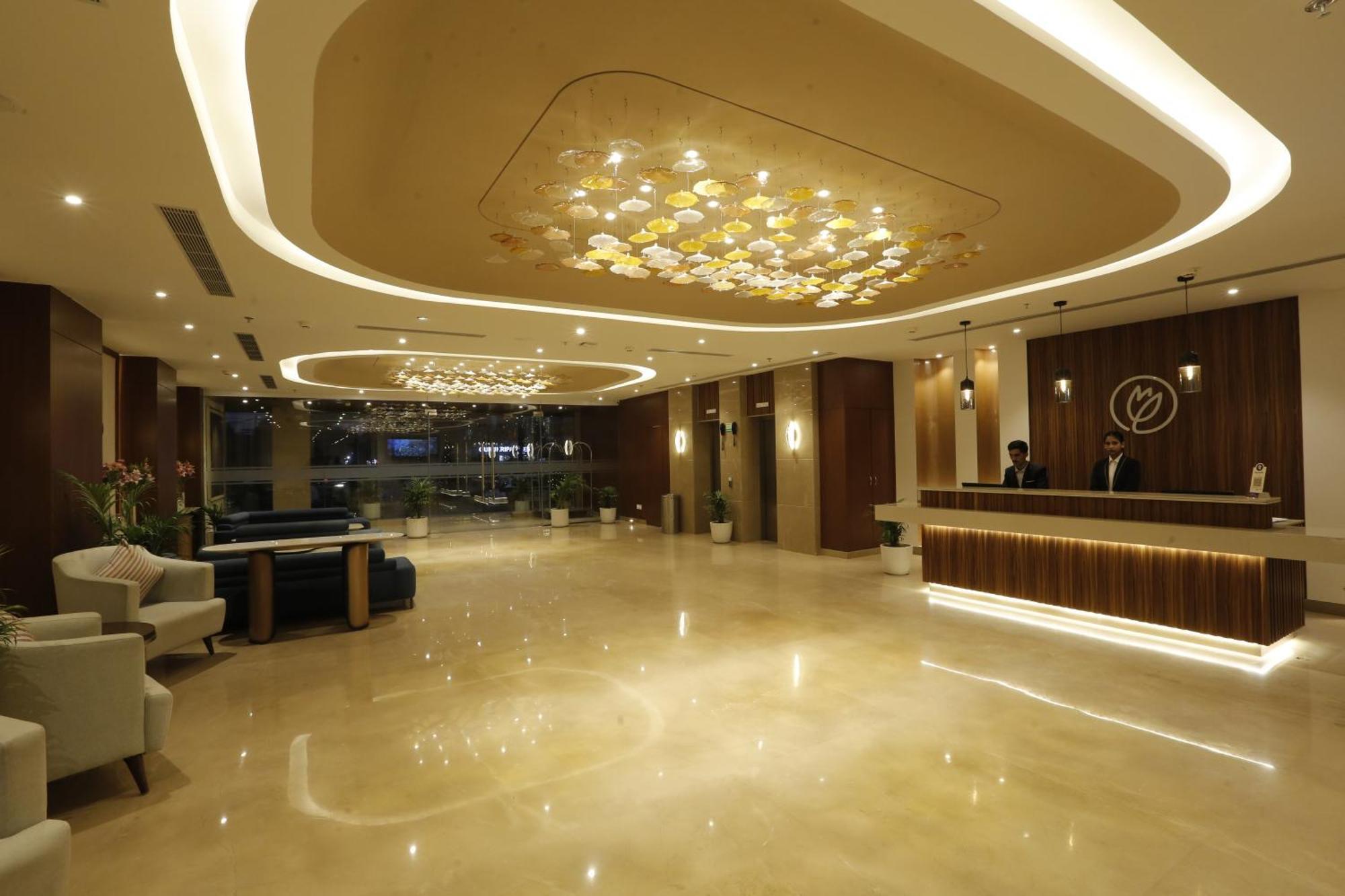 Tulip Inn Zirakpur Exterior photo