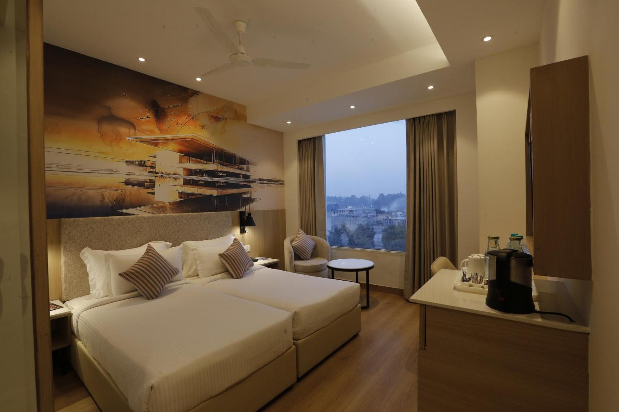 Tulip Inn Zirakpur Exterior photo