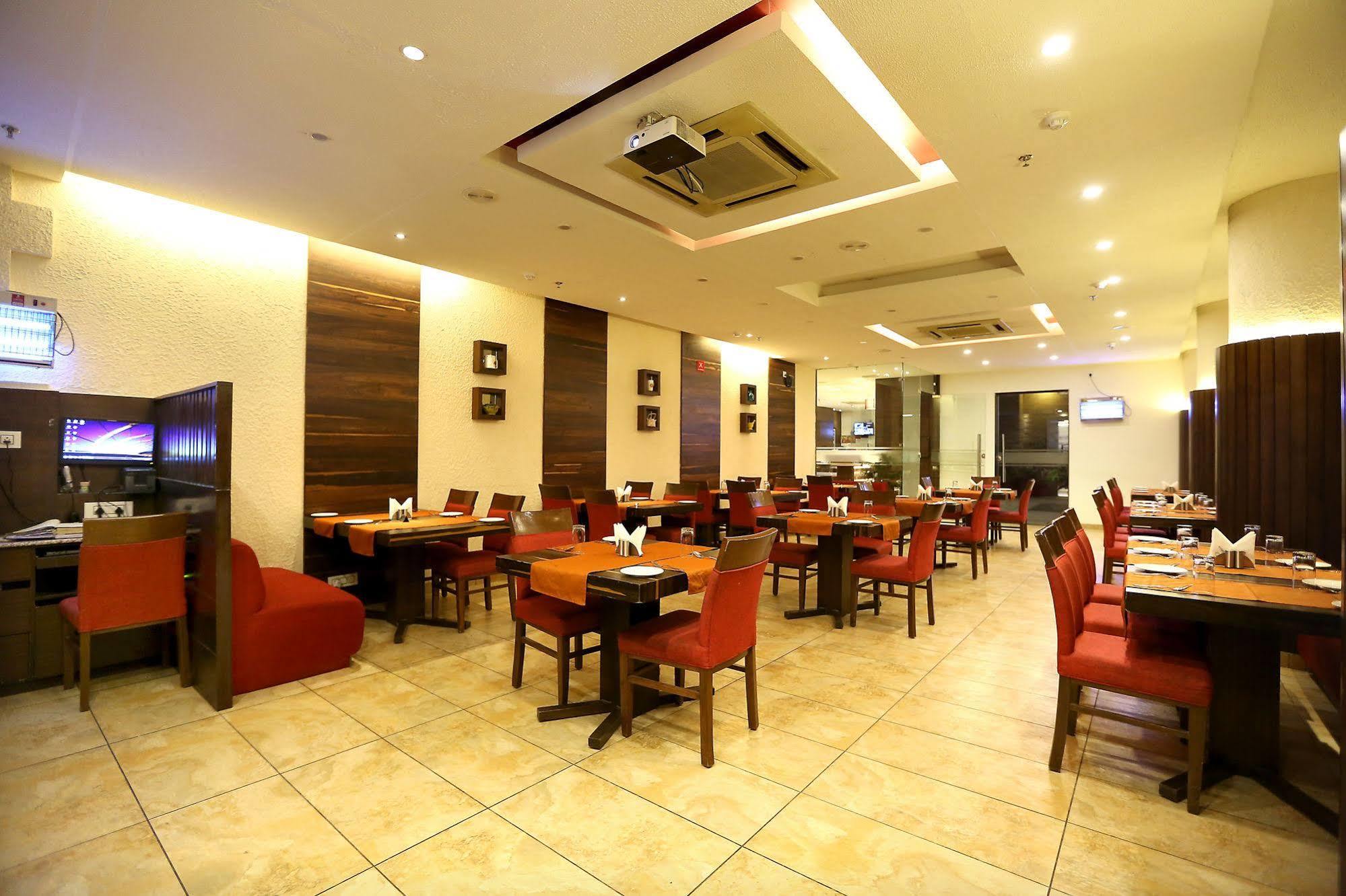 Tulip Inn Zirakpur Exterior photo
