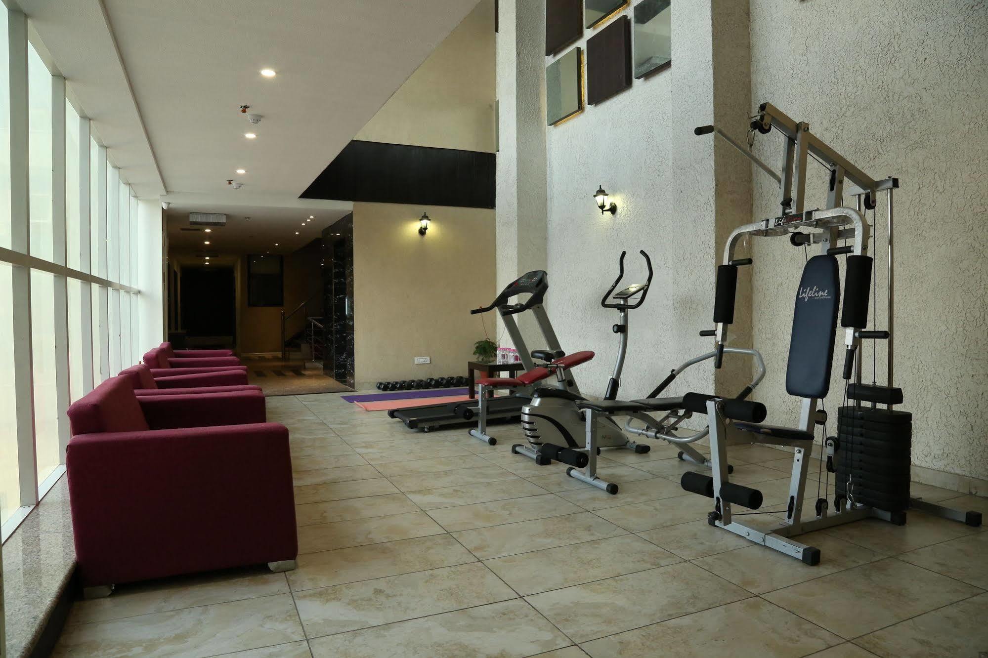 Tulip Inn Zirakpur Exterior photo